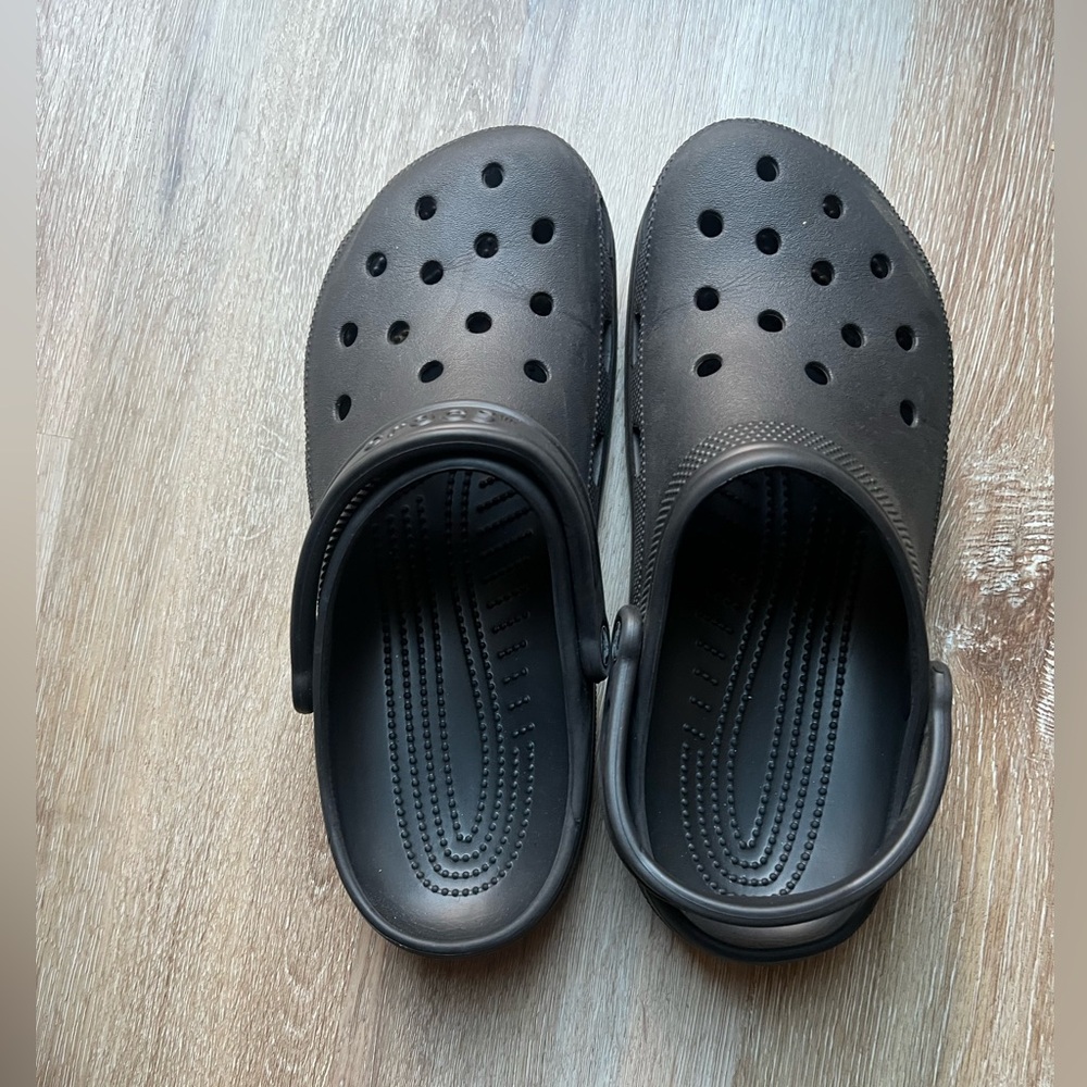 Black men’s crocs size 10